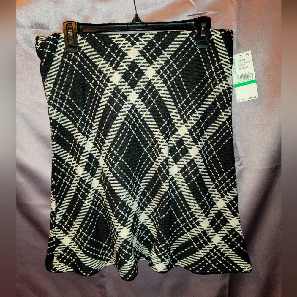 Karen Kane Black/Cream Plaid Skirt. Size L